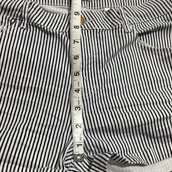 H&M Women’s Striped Short - Picture 6 of 6